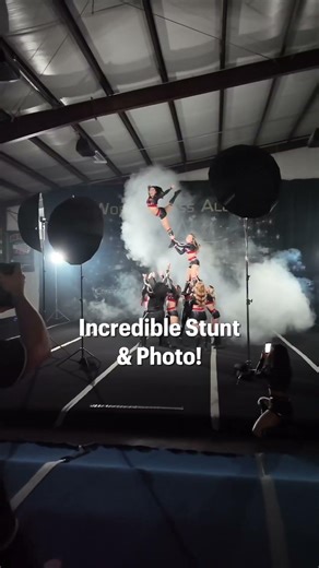 Incredible cheer stunt and photo!! #cheerleading #cheerstunts