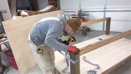 How to build a EASY moveable work bench with a built-in table saw!
