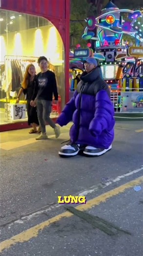This giant puffer coat handles winter with ease! 🧥💥