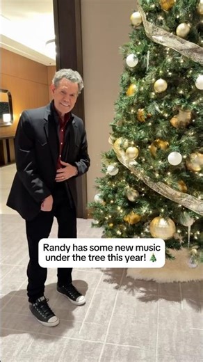 We hope you enjoy Randy's newest track from the vault this Christmas! 🎁 #RandyTravis #Christmas