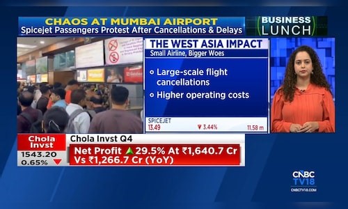 Mumbai airport chaos: SpiceJet cancellations leave flyers stranded - CNBC TV18