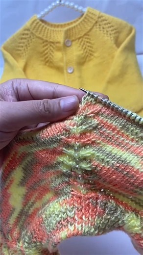 Genius Multi-Color Sweater Knitting Hack You Must Try