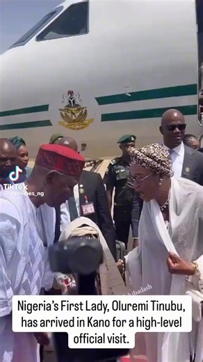 This is Kano, the heart of the Hausa Bakwai, not Yola or Taraba. So why is the First Lady being welcomed with a girl in Fulani traditional dress? ​This is exactly how the "Hausa-Fulani" scam works. They use our land as the venue, but they use their own culture as the face. If they truly believed we were one, you would see a Hausa girl in our traditional dress representing the more than 1000 year history of Kano city. Or at least 2 girls one with our traditional dress and the other with the invad