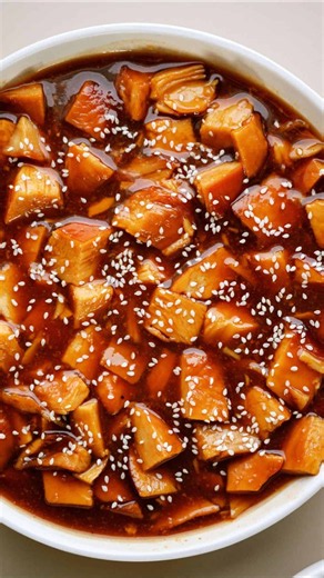 Slow Cooker Honey Sesame Chicken Recipe from SixSistersStuff.com #easyrecipe #crockpot