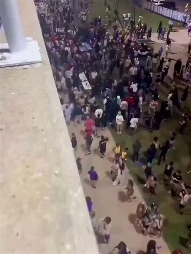 ‘TEENS’ BRAWL at GEORGIA HIGH SCHOOL FOOTBALL GAME https://t.co/YA1zAECesk