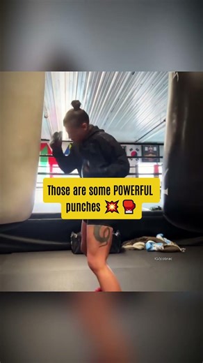 her punches could break a rib #boxing #training #shorts