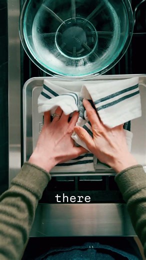 Parboiling, blanching & poaching explained. #cookinghacks #culinaryschool #explainervideo