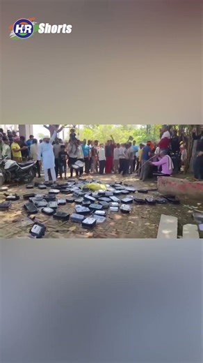 अकोला में जब बिजली विभाग वाले आए स्मार्ट मीटर लगा ने तो रहवासियों ने स्मार्ट मीटर्स तोड़कर किया विरोध