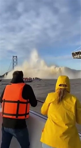 Bridge Collapse Sends Massive Wave Crashing Toward Boats 🌉😱