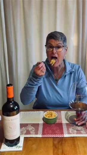 Day 4/365: Breaking the Rules with Mac & Cheese! 🧀🍷