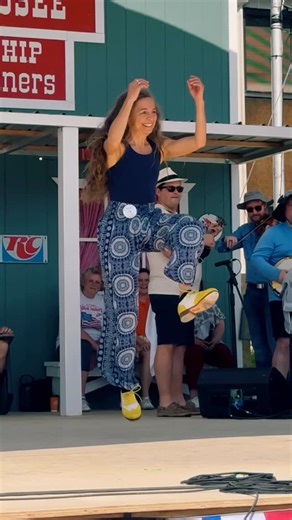 Dance Appalachia on Instagram: "Linda Block 👣 2025 Smithville Fiddler’s Jamboree #buckdance #flatfoot #clogging #oldtime #bluegrass"
