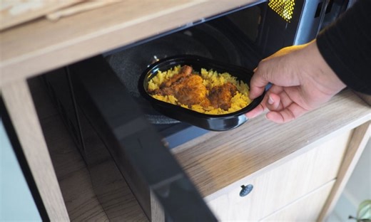 Qué ocurre cuando recalentamos la comida en el microondas