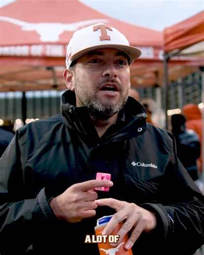 These Texas Baseball fans are DEDICATED 😤