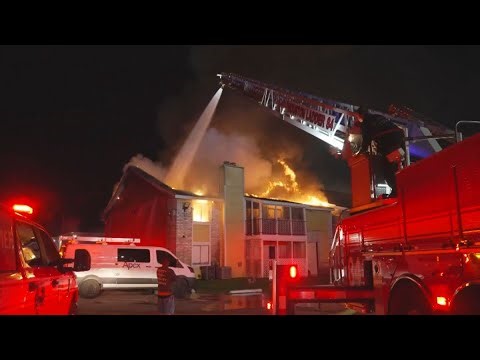 Firefighters battle 2-alarm apartment fire in north Houston
