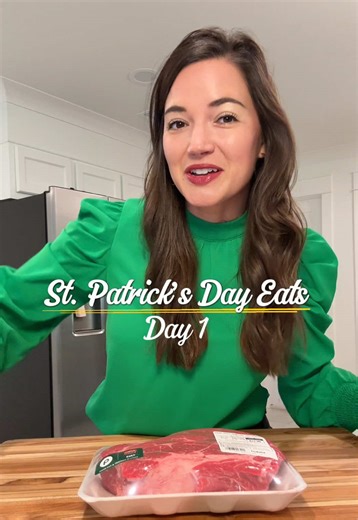 IRISH STEW 🍀🥘 • 2.5–3 lb chuck roast, cut into 1-inch cubes (trim some fat) • 1 yellow or white onion, diced • 6 cloves garlic, chopped • 3 stalks celery, chopped • 3 large carrots, sliced into circles • 6 medium yellow potatoes, diced • 3 TBSP tomato paste • 3 cups beef stock • 2 bay leaves • 1 sprig rosemary • 1 sprig thyme • Salt & pepper • 1/2 cup flour • 1 TBSP onion powder • 1 TBSP garlic powder • Avocado oil or extra virgin olive oil • 14.9 oz Guinness beer • Frozen peas (optional, adde