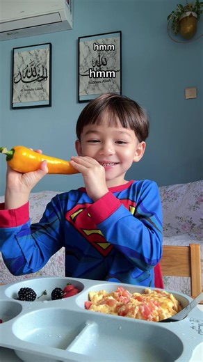 Healthy Mukbang: Enjoying Sweet Peppers and Vegetables