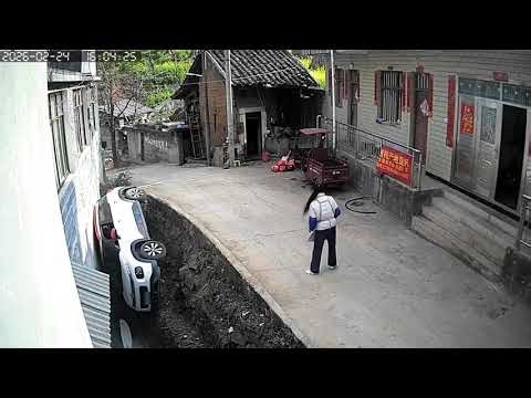 SUV veers off road and falls into canal in Guizhou, China