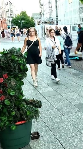 Bushman Prank!! Scaring Girls in Public!! LOL😂