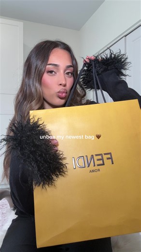 i love her 🤎 it’s the fendi wallet on chain baguette #unboxing | unboxing