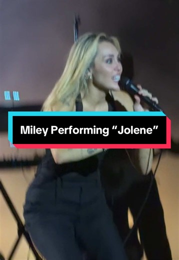 Miley Cyrus performs “Jolene” in honor of her godmother, Dolly Parton, live at the Hollywood Bowl. #mileycyrus #livemusic #concert #jolene #dollyparton