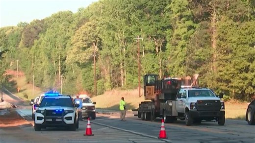 Water main break blocks all lanes of busy road in Gwinnett County