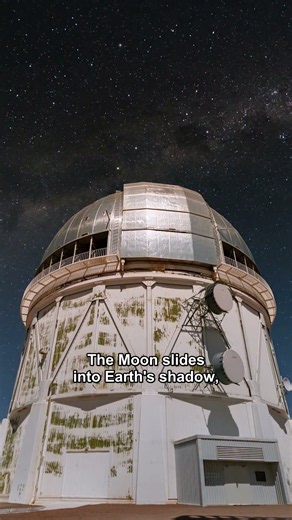 See what the Milky Way looks like during a total lunar eclipse.