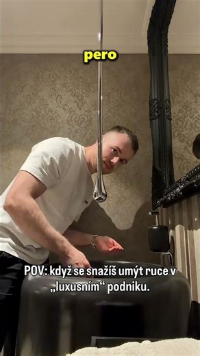 Este Chico No Sabía Usar Este Grifo Extraño De Dubái 🤯