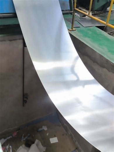 Aluminum foil roll ✨We supply high‑performance aluminum foil rolls directly from our factory. 🛡️Our foil features stable thickness, oxidation resistance and outstanding barrier performance. 📐Custom‑made width and thickness are available for insulation, packaging and electronics industries. 🚚Feel free to send your requirements via DM, we offer competitive prices and on‑time shipment. WhatsApp/phone: 86 19353228372 Email:evelynxu0524@gmail.com Website:https://www.hyhsteel.com #AluminumFoilRoll 