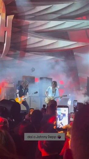 Johnny Depp Love on X: "Johnny joins Aerosmith at The Hollywood Bowl in Los Angeles. Credits to thelizterra #JohnnyDepp #aerosmith" / X
