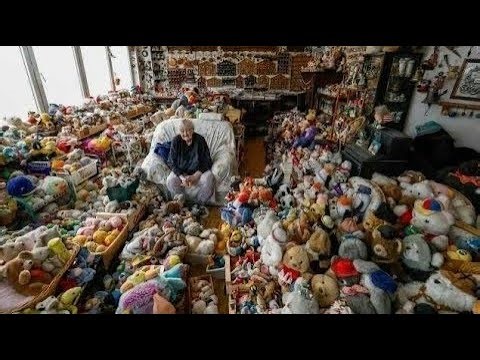 The son stepped in and gave his hoarder mom’s house a full cleanup!