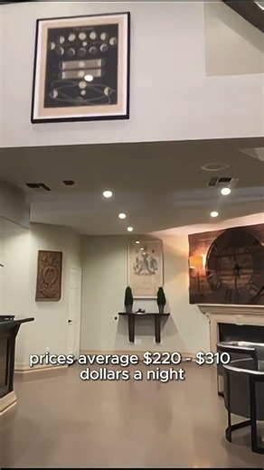 Walk to Disneyland in 5 Minutes? Camelot Inn & Suites 🏰