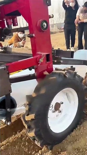 Self-Propelled Mini Hoop House Mulcher: Ditch Digging + Film Laying + Soil Covering !