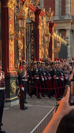 Élysée Palace Guard Changing Ceremony 🇫🇷 | Paris Golden Hour