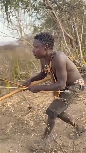 ¡Cenas Incríveis Na Natureza Africana! 🦁 Hadza Lioness Expedition! 🌿