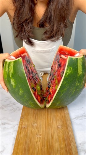 This fresh fruit Watermelon Jelly is perfect for any occasion!😍 | Cirqnamics