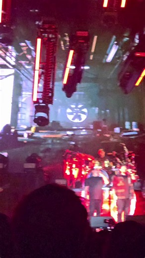 Staind & Seether Tulsa Bok Center concert ending - Break The Cycle finale