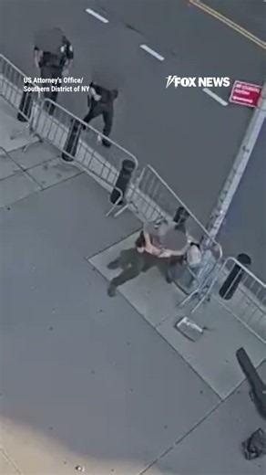 Officers TACKLE 'anti-American' suspect after firebombing at federal building #shorts