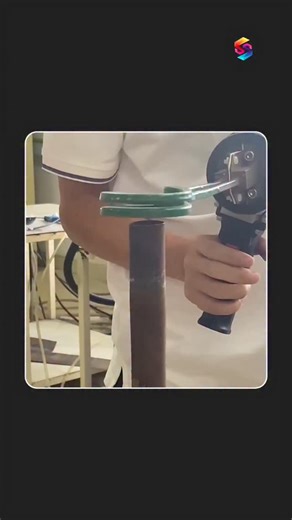 Induction Heating Explained This video explains the science behind induction heating, a technology capable of melting metal within seconds—without any physical contact—while remaining harmless to the human hand. Induction heating works using high-frequency alternating current (AC) passed through a copper coil. When this current flows, it generates a rapidly changing magnetic field around the coil. As soon as a conductive metal such as steel or aluminum enters this magnetic field, powerful eddy c