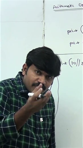 Python Floor Division Explained: 10 // 2 #shorts