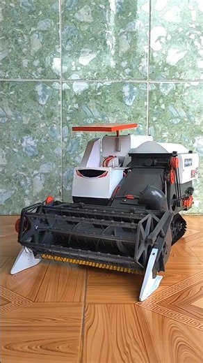 Kubota DC 70 Rice Harvester