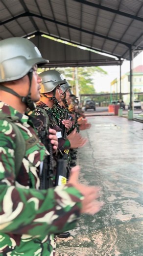 “Hormat senjata, gerak!” Komcad dilatih TNI AD