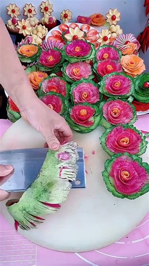 Vegetable and fruit shaping, braising flower making, cutting skills