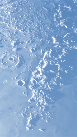 Watch carefully 😮 something appears to be moving on the Moon surface, captured from Earth. At first glance, it may look like an alien object, but science offers other explanations. Such movement is often caused by shadows, changing sunlight, camera shake, zoom effects, or objects passing between Earth and the Moon. The Moon has no atmosphere, so light and contrast can create illusions that look very real. While it may seem mysterious, most Moon sightings have natural or technical explanations n