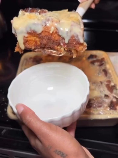 Easy Homemade Bread Pudding recipe 😋⁣🍞 ⁣ Featured: @kennedishianne⁣ ⁣ #BlackFoodieFinder⁣ ⁣