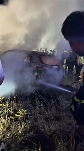 ♕︎ 🇦 🇧 🇭 🇮 ♕︎ on Instagram: "CNG चया TANK मुळ CAR झाली BLAST 💥🔥🤕..!! . . . . . . .#nandedkar___mh26__😎💯✌️ #viralreels #viral #comedyvideos #comedy #view #news #maharashtra #explorepage #reels #reeitfeelit #funnyvideos #viral #marathi"