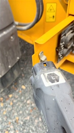 ONE HOUR OF CHARGING — THAT’S IT ⚡ #farming #tractor #volvo