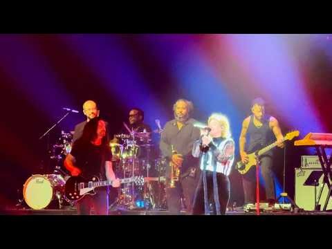 Kelly Clarkson - Stronger (What Doesn't Kill You). Live Concert