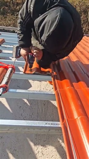 The Process Of Roof Glazed Tile Installation - Goodtools and machinery make work easy