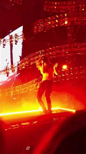 2hollis performs “trauma” Live in San Diego at Niteharts Festival 2026