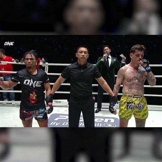 ON ONE LEG 🦵 Suriyanlek rallies back from a leg-kick KD to defeat Gregor Thom by unanimous decision!